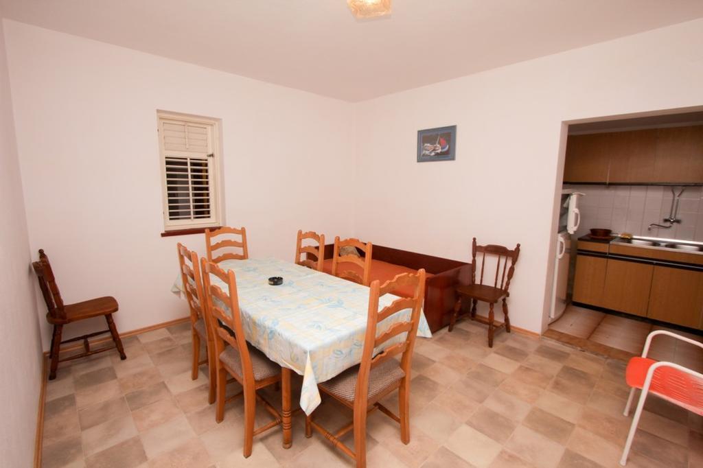 Apartments And Rooms Porto Ražanj Quarto foto