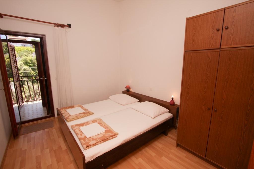 Apartments And Rooms Porto Ražanj Quarto foto