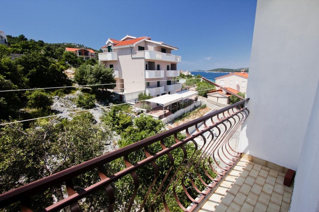 Apartments And Rooms Porto Ražanj Quarto foto
