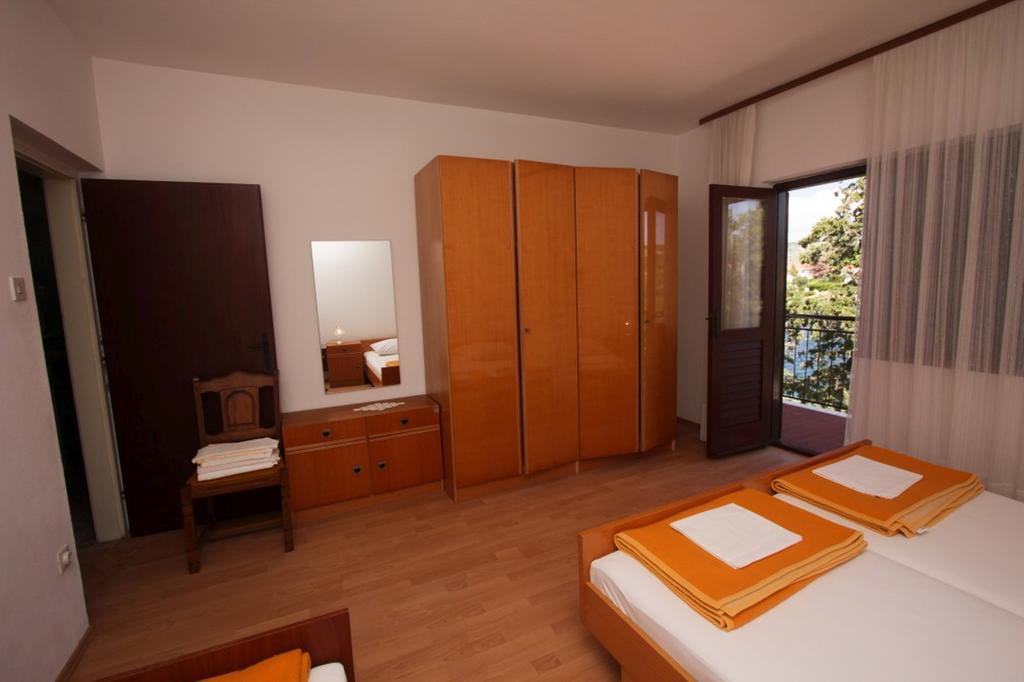 Apartments And Rooms Porto Ražanj Quarto foto